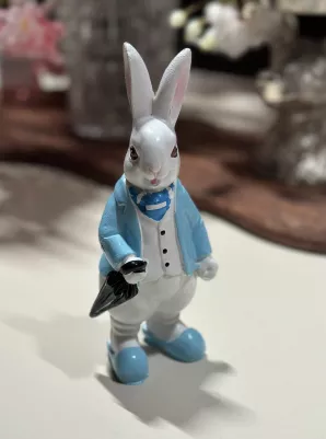 Postavička zajac polyresin, 19 cm, modrý 