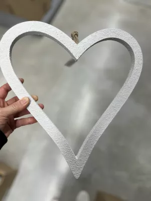 Srdce závesné drevené, biele, 34cm plus šnúrka 