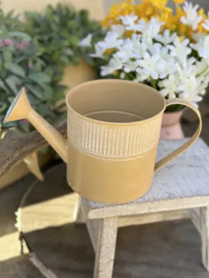 Plechová krhlička, výška 13 cm, šírka 26 cm, horčicová