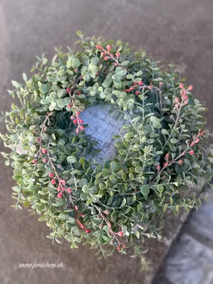 Veniec mini eukalyptus 30 cm s bobuľami, poprášený plast
