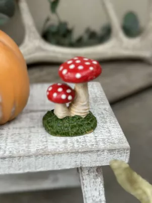 Dekoračná muchotravky, polyresin, 6,5 cm x 5,5 cm 