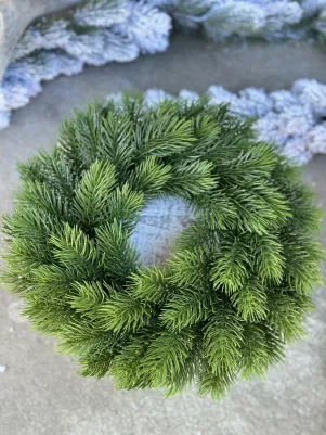 3D luxusný veniec, základ polystyrén, roztiahnutý 32 cm, zelený 