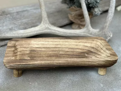 Drevený masívny podnos na nôžkach, veľký 40x18x8,5 cm 