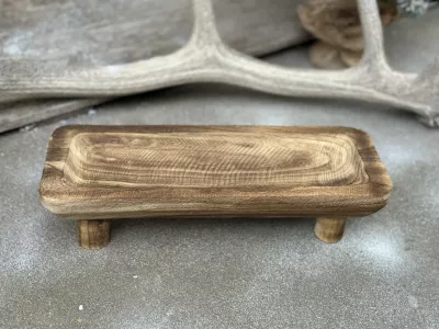 Drevený masívny podnos na nôžkach, veľký 33x12x7,5 cm 