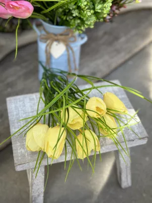 Kytička tulipány 37 cm, 7x kvet, krokuskové listy plastové, Žltá 