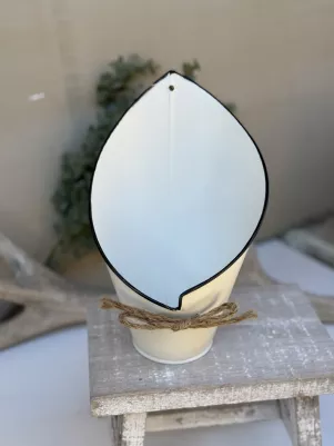 Obal plech kornút menší, výška zadná strana 22cm, predná 10cm, šírka 15cm, biely 