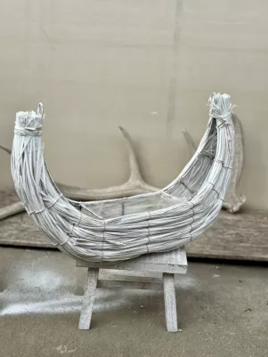 Gondola prútená, biela s fóliou, šírka 49cm, výška 31cm, hrúbka 14cm 