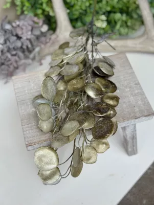 Eukalyptus konár striekaný, 71cm (z toho len listy 35cm), striekaný plast, zelený perleťový 