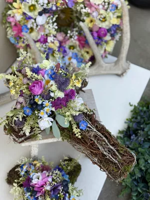 Lúčny 💐 machový krížik, 42x26cm, umelý kvalitný materiál